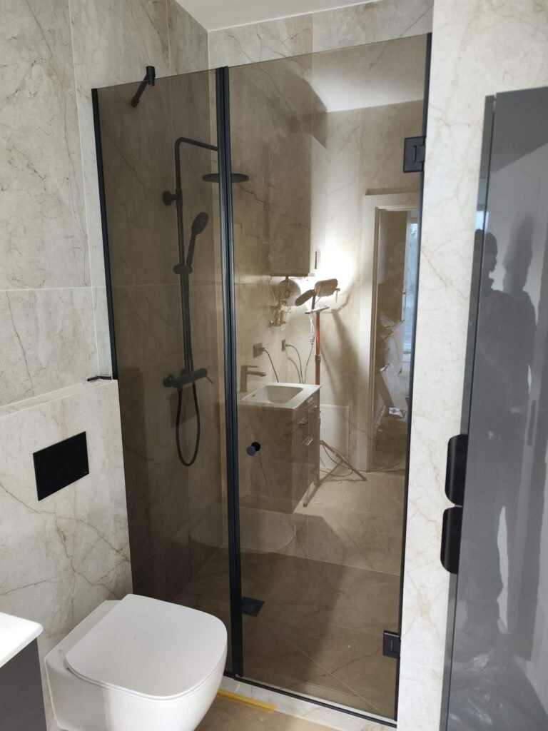 Kokybiška dušo sienelė Klaipėdoje.