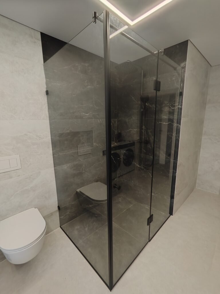 Moderni dušo kabina Lėvuo montuota Klaipėdoje.